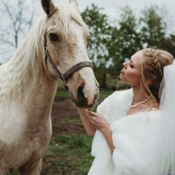 Meet your Posher, Heather - Picture 1 of 1